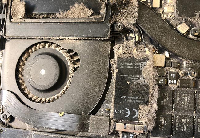 Beskidt blæser i MacBook Pro Retina 15"