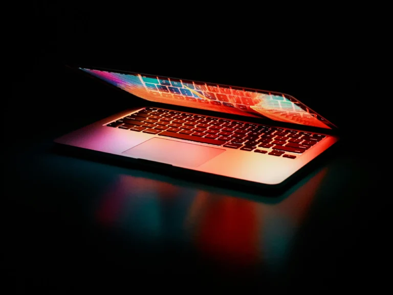 MacBook Air på sort baggrund