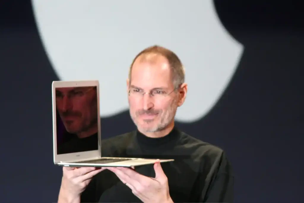 Steve Jobs med en MacBook Air